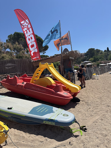 Location de pédalo à Agay sur la baie depuis la plage de la Baumette