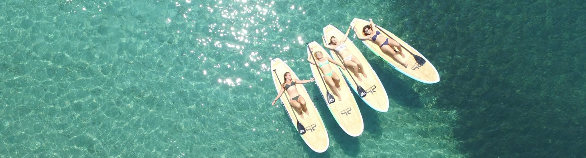 Des femmes sur des paddles